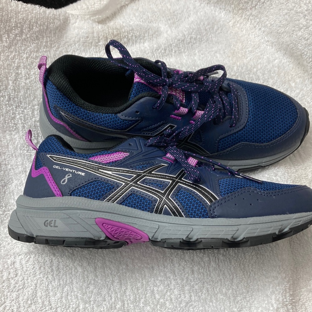 ASICS gel women’s running shoes size 71/2 blue and purple NWT